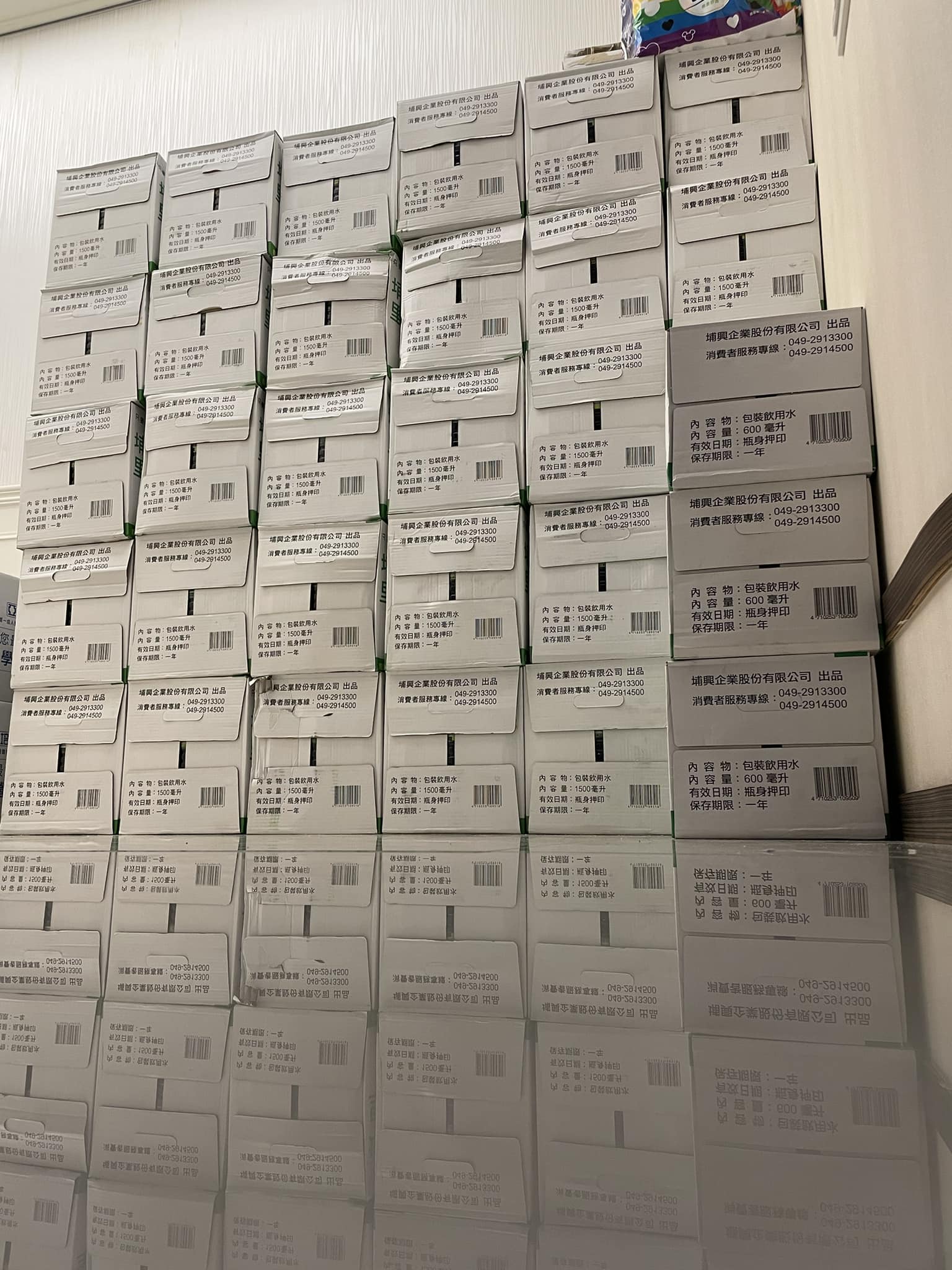 才挺過小三婚變！侯怡君一人在家「搬30箱水上樓」喊：別惹女人　網一看心疼問「妳老公人呢？」