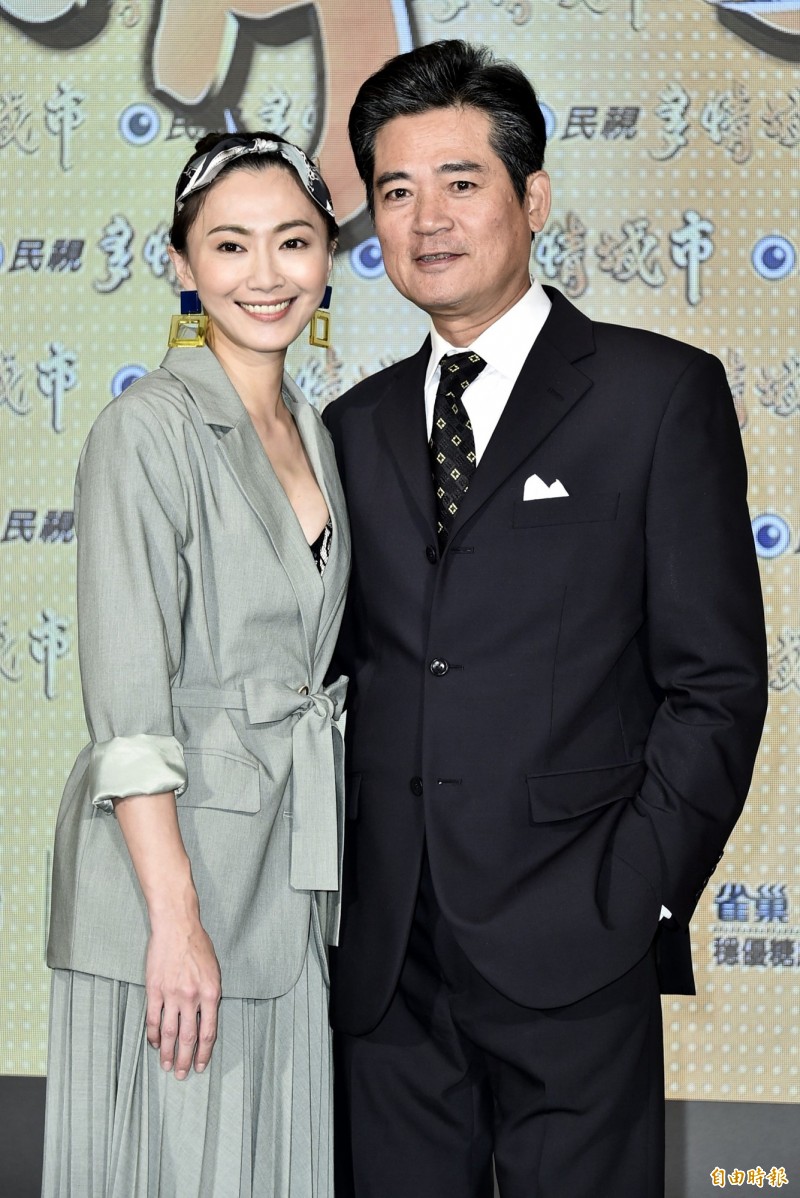 才挺過小三婚變！侯怡君一人在家「搬30箱水上樓」喊：別惹女人　網一看心疼問「妳老公人呢？」