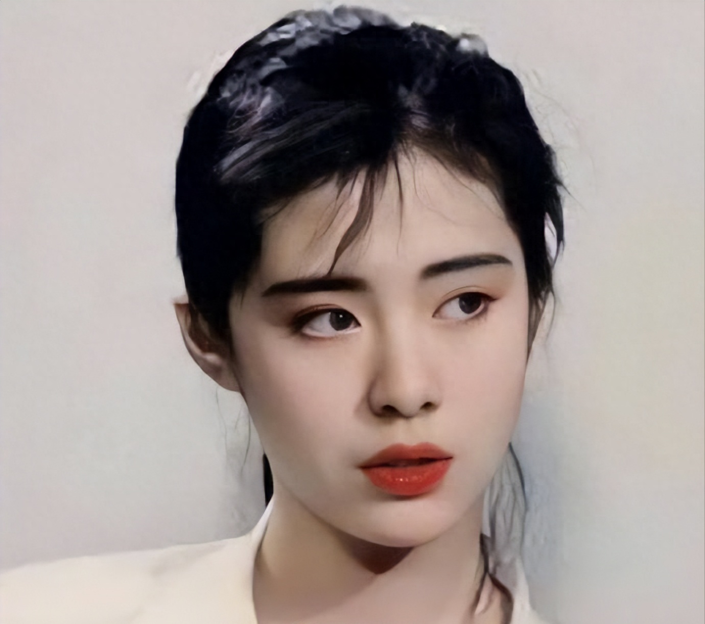 引退19年隱居加拿大！資深玉女一身休閒裝扮「突低調現身南京」　遭爆「回中國定居」粉絲全驚呼