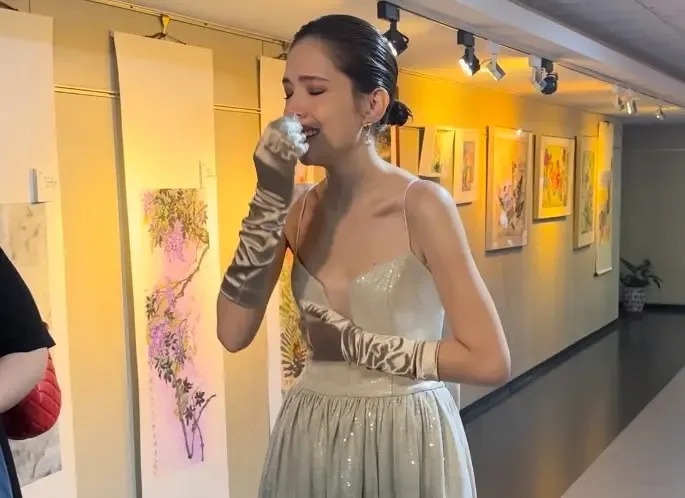 阿公撒手人寰！許瑋甯奪視后「淚崩外公看不到」　暖心畫師幫圓夢「重現祖孫同框」網鼻酸