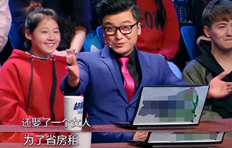 被譽為「最有錢的男人」！他為拍戲「花15萬元配眼鏡」卻為了省房租娶妻　22年零緋聞獨寵妻子