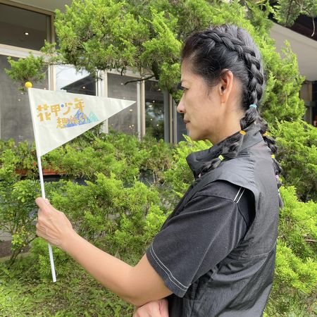 誕下雙胞胎！當年擋泥板女神「被拍到當導護媽媽」　「扎辮子配牛仔褲」完全認不出