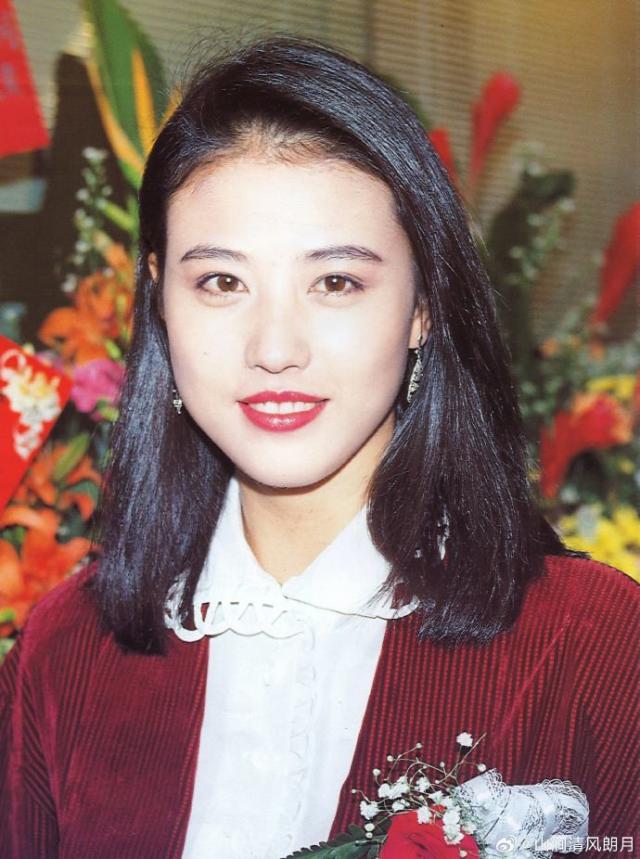 不靠醫美凍齡！56歲周海媚「頂逆齡妹妹頭」遭酸：女神崩壞　她親曬「皺紋雙下巴近照」：做個優雅老太婆