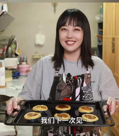 不靠醫美凍齡！56歲周海媚「頂逆齡妹妹頭」遭酸：女神崩壞　她親曬「皺紋雙下巴近照」：做個優雅老太婆