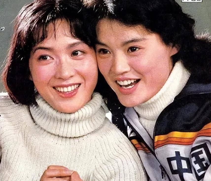 被譽為「80年代第一美人」！資深女星曬全家福「70歲的她」跟女兒一樣貌美　老公帥氣儒雅有氣質