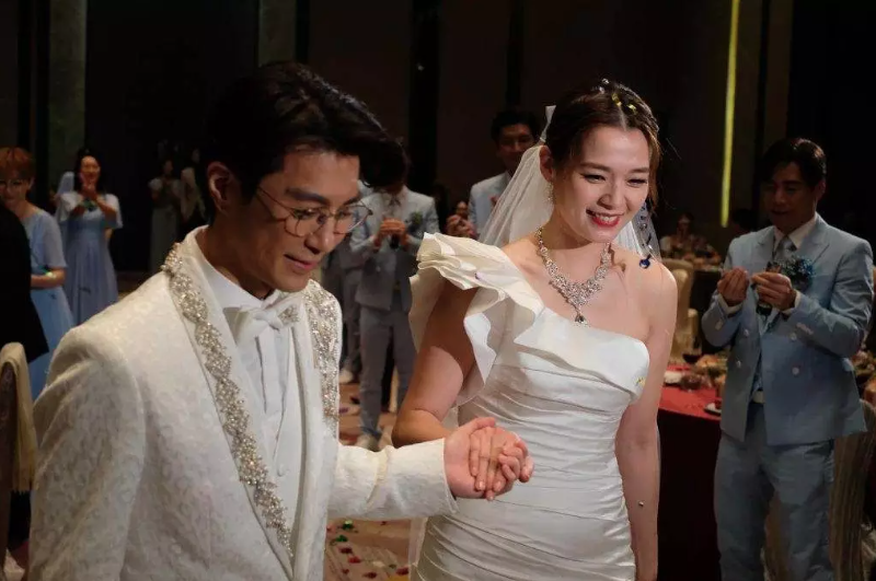 娶媳婦用光積蓄！三叔在群組求救「我兒子結婚，還差50萬...」　接著「一句話讓家人火速答應借」