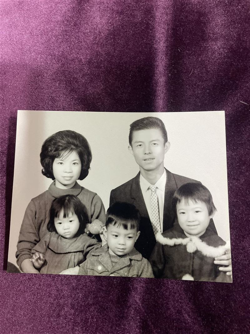 楊繡惠曬「爸爸阿西舊照」竟撞臉阿翔？一票網友讚「更像男神玄彬」他得知反應超可愛