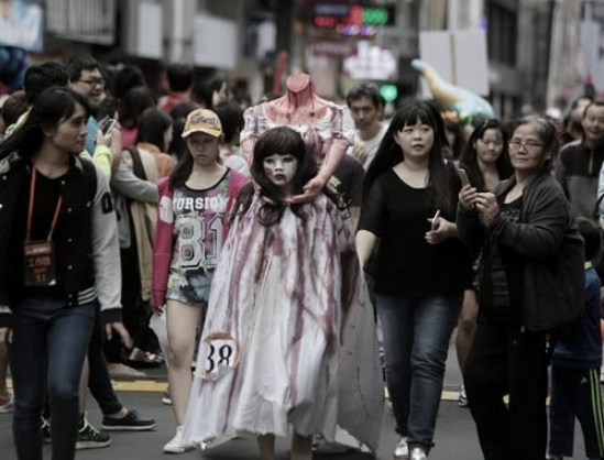 萬聖節扮兔女郎!她控訴遭「羅姓藝人性騷」拍照搭訕 「火大公開照片」不忍了:偷襲我還嗆聲