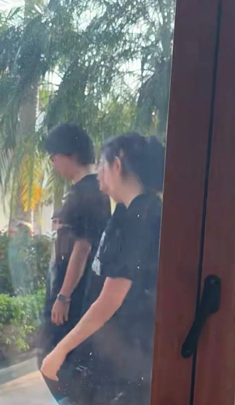 巧遇56歲天王！他在咖啡廳「拍下素顏原圖」身形變圓潤　網友一看愣住：憔悴不少