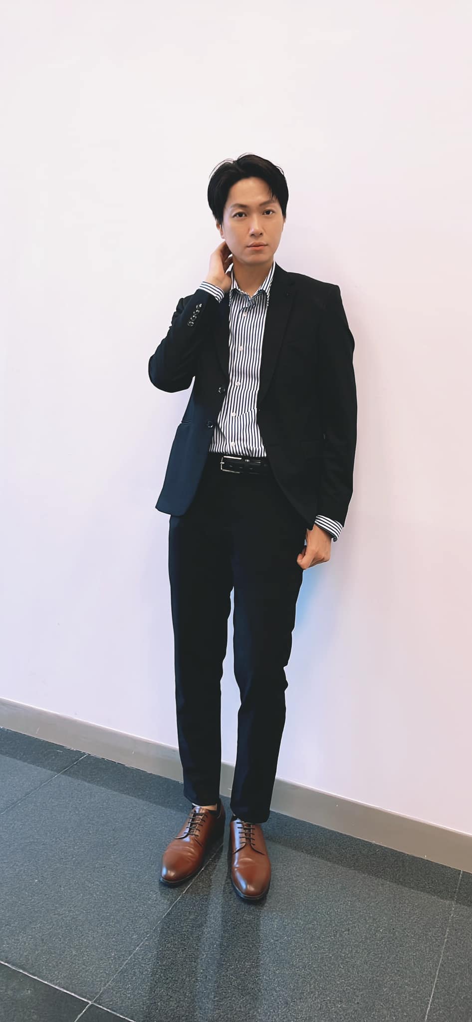 二寶急出生！本土劇男星「拿便當直奔產房」狼狽又搞笑　PO溫馨全家福「兼開計程車賺奶粉錢」