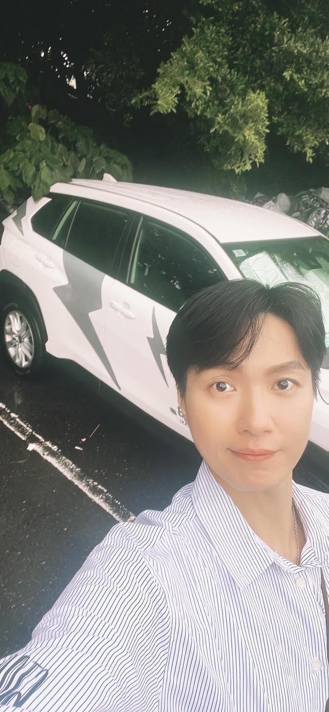 二寶急出生！本土劇男星「拿便當直奔產房」狼狽又搞笑　PO溫馨全家福「兼開計程車賺奶粉錢」