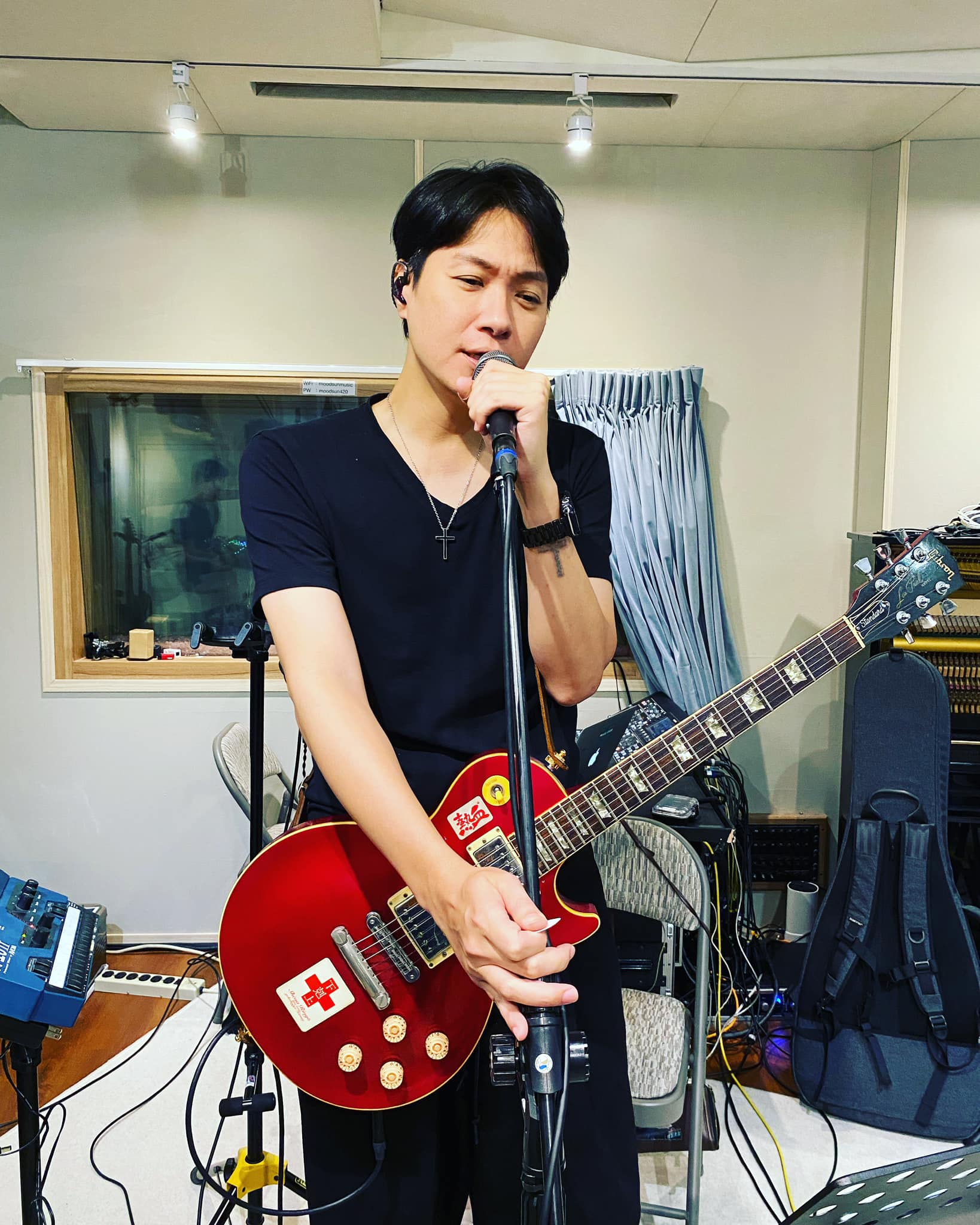 二寶急出生！本土劇男星「拿便當直奔產房」狼狽又搞笑　PO溫馨全家福「兼開計程車賺奶粉錢」