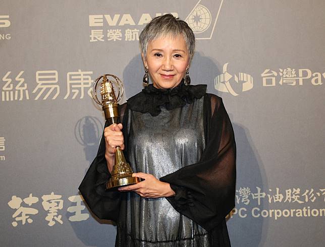 割痔瘡揪血癌風險！金鐘女星「皈依佛門6年」看淡生死　「65歲再現身」搭檔凍齡男神