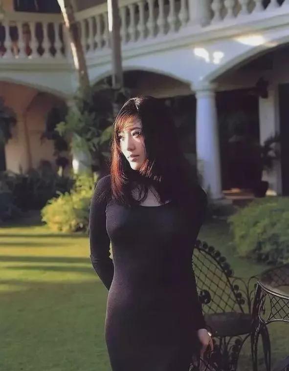 被譽為最美「潘金蓮」！她19歲爆紅「28歲住千萬豪宅」　如今「遭直擊賣拉麵」粉絲震驚
