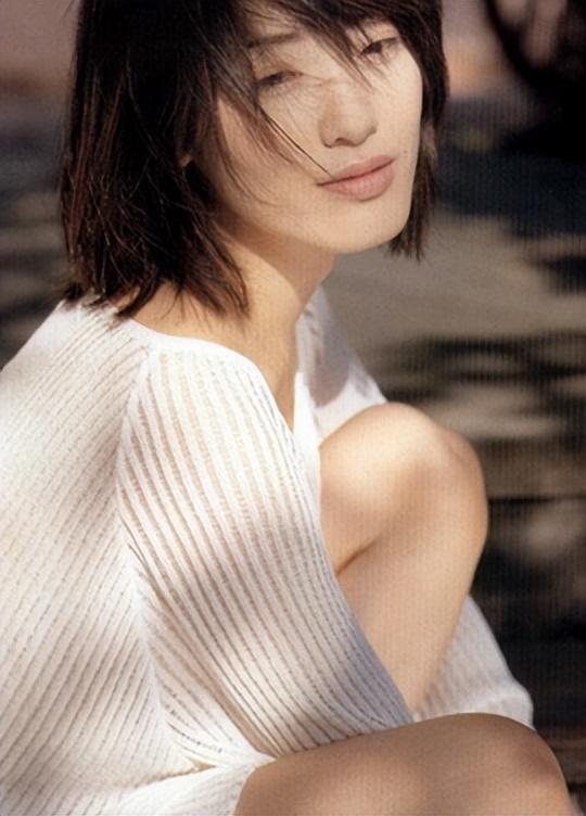 被譽為最美「潘金蓮」！她19歲爆紅「28歲住千萬豪宅」　如今「遭直擊賣拉麵」粉絲震驚