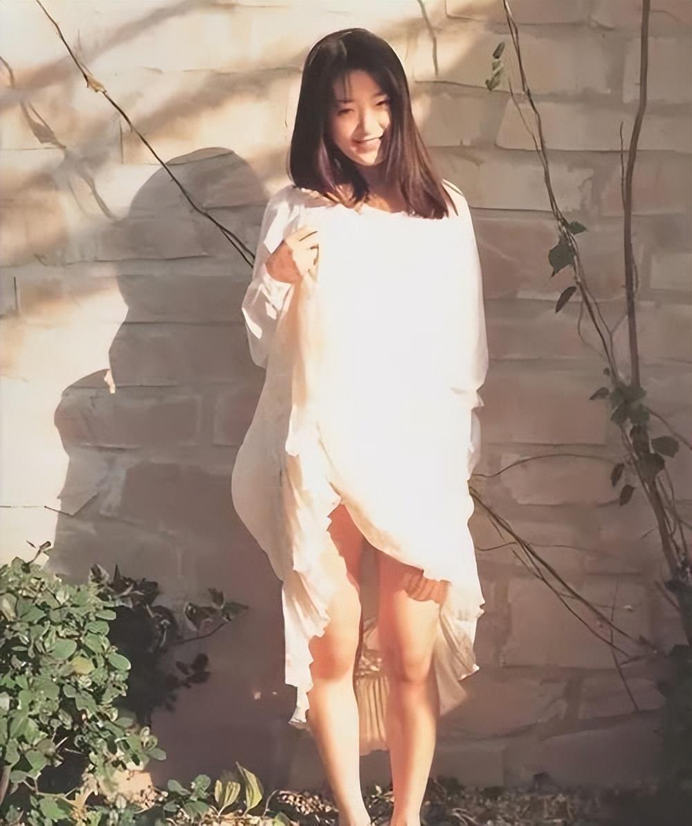 被譽為最美「潘金蓮」！她19歲爆紅「28歲住千萬豪宅」　如今「遭直擊賣拉麵」粉絲震驚