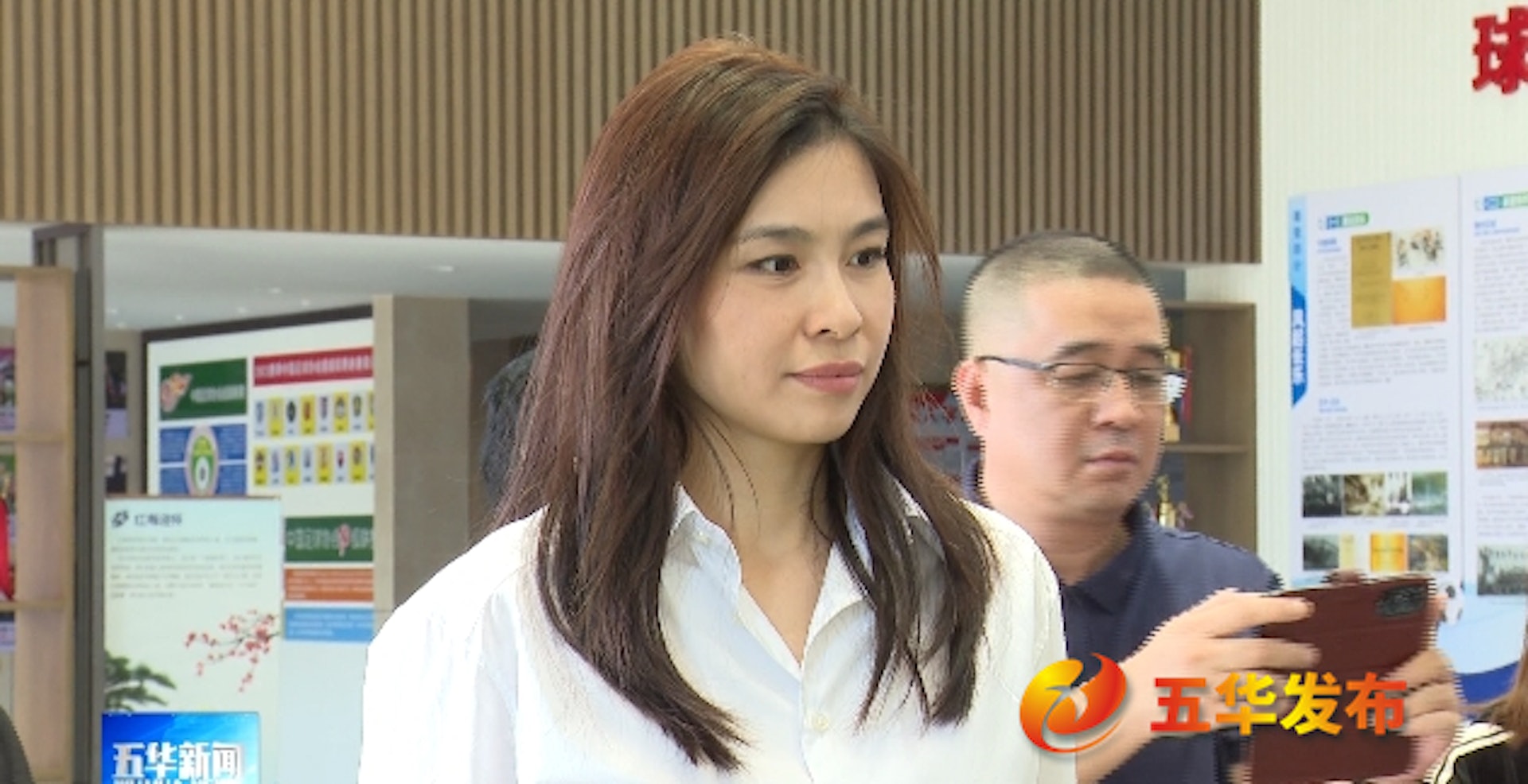 客家妹當櫃姐「意外邂逅王子」一躍成王妃！ 結婚13年返鄉「毫無架子懂感恩」被讚翻