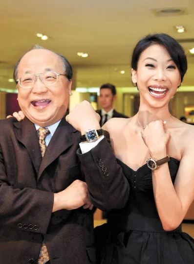 爺爺愛炫孫！胡志強「5歲混血外孫曝光」又萌又帥　「深邃電眼＋自然捲髮」網喊：小王子