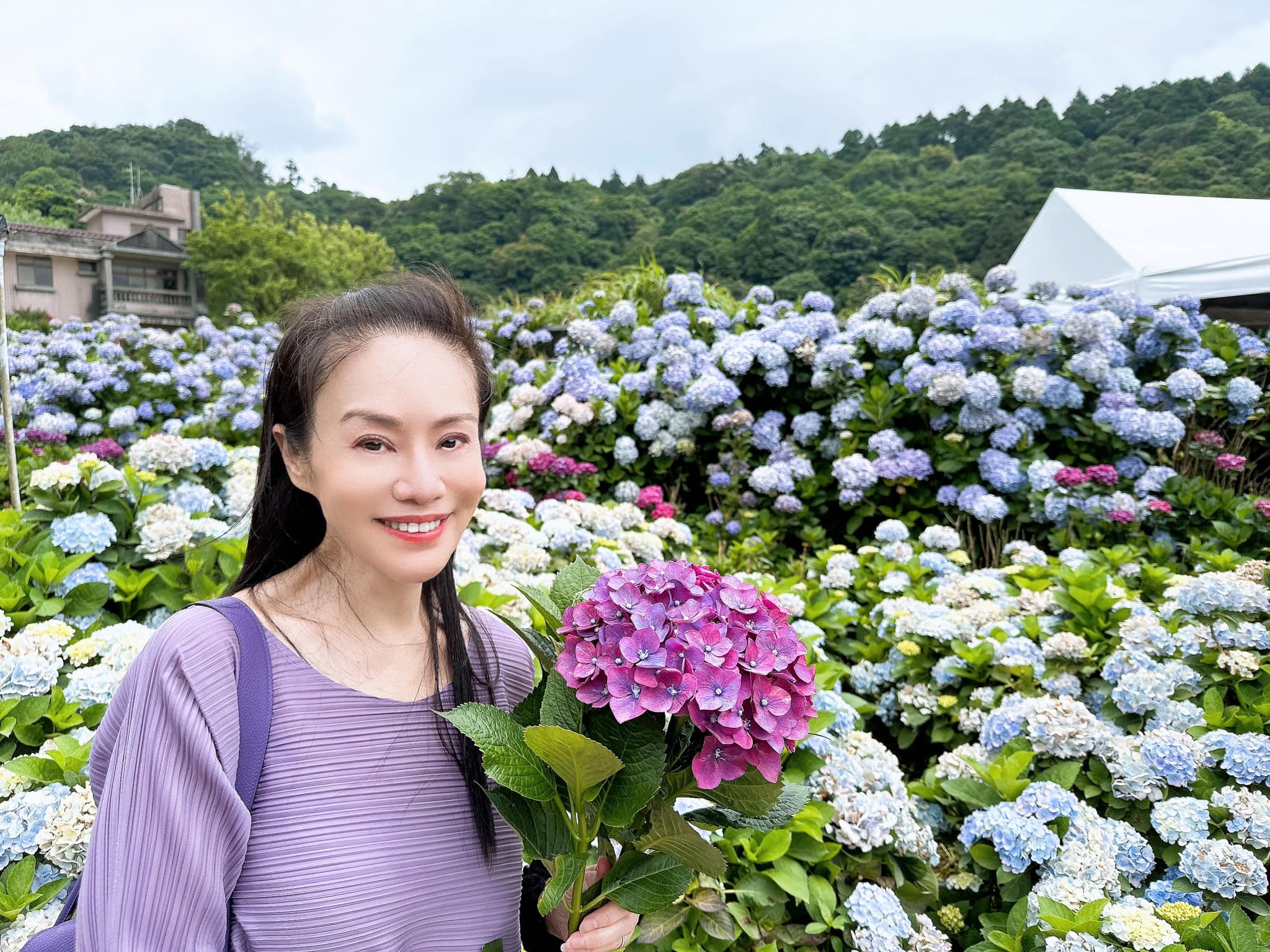 消失螢光幕8年！64歲金佩姍坦言「不缺錢花了」身上行頭5百萬　霸氣包色愛馬仕「破了就送助理」