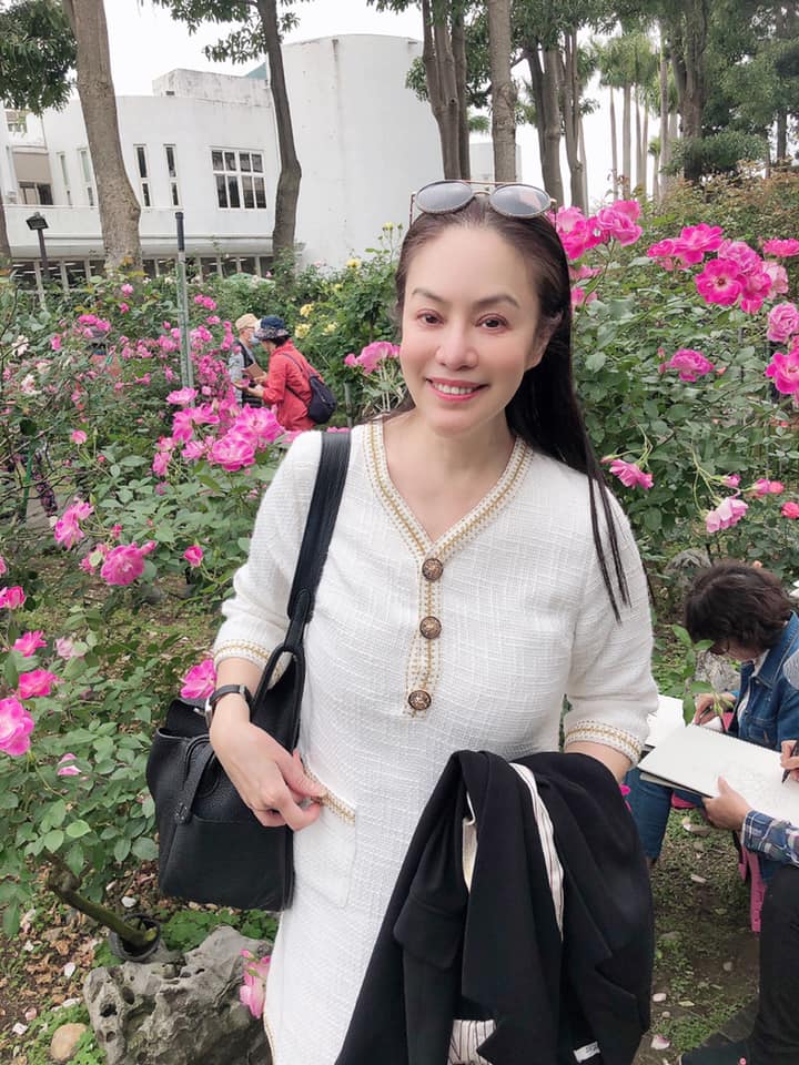 消失螢光幕8年！64歲金佩姍坦言「不缺錢花了」身上行頭5百萬　霸氣包色愛馬仕「破了就送助理」