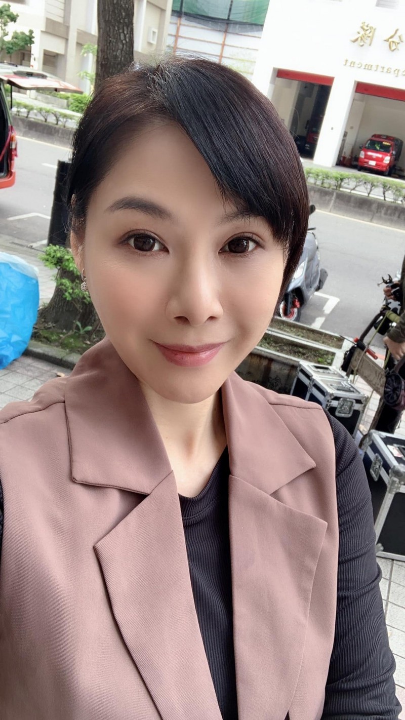 離婚10年傳喜訊？51歲本土劇女星「秘戀周遊乾兒子」　友人曝「早就出雙入對」本人鬆口了