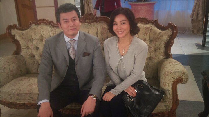 曬23年前舊照！陳美鳳45歲「被倪齊民摟腰環抱」甜蜜燦笑　網掀回憶殺「必看八點檔神劇」