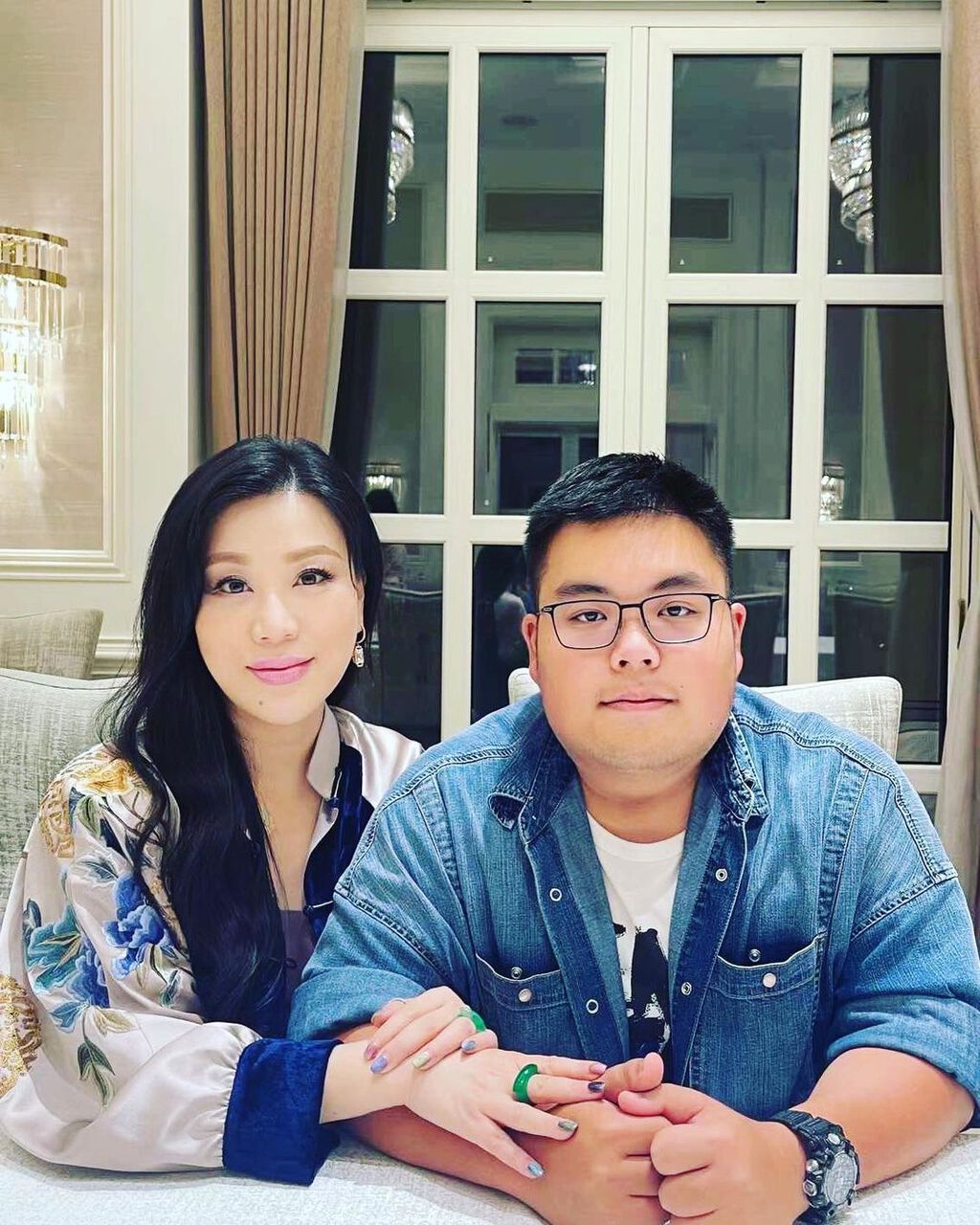 前妻是周海媚！66歲男星「3婚娶了百億富婆」被唱衰　晚年拿畫筆「售價狂飆7位數」