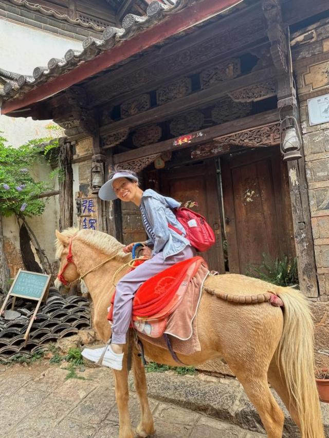 老伴不願意旅行！56歲退休阿姨「與旅伴相約自由行」半途卻被放鴿子　流浪35天「回來後整個人都變了」
