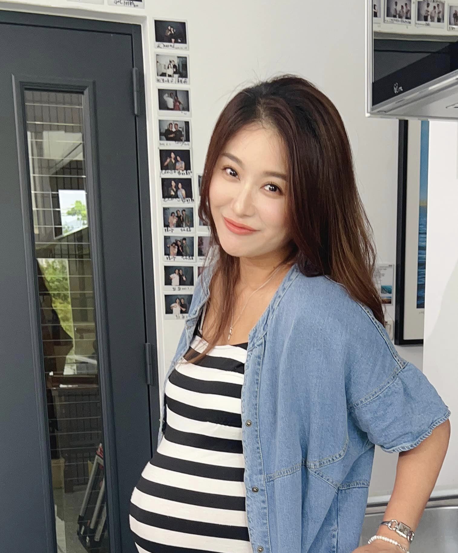 44歲本土劇女星「陣痛18小時」終於生了！演員尪「抱前世情人笑咪咪」近半百再當爸