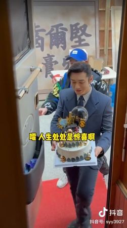 替20年司機慶生！一線男星「霸氣寵員工」：想給他們養老　「連父母都照顧」大手筆舉動曝