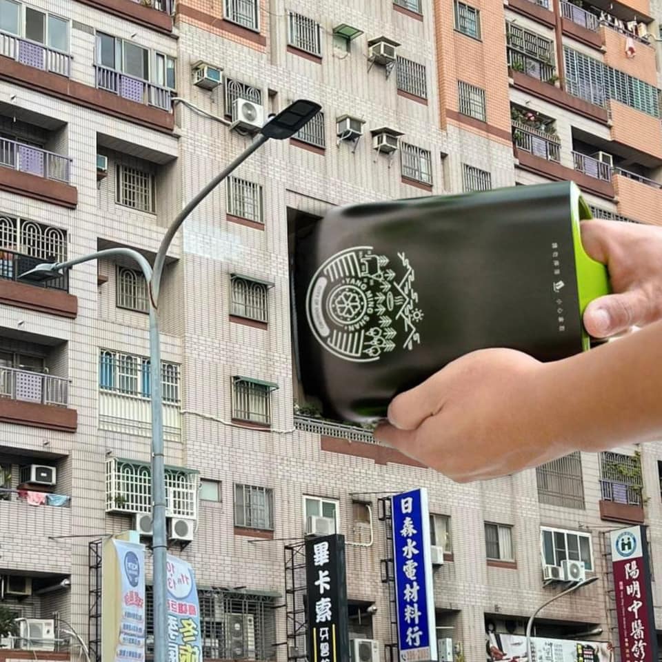 到底幹嘛用？路邊大樓驚見「神秘巨大洞口」　他納悶發問「釣出專業人士回應」：是孔留啦