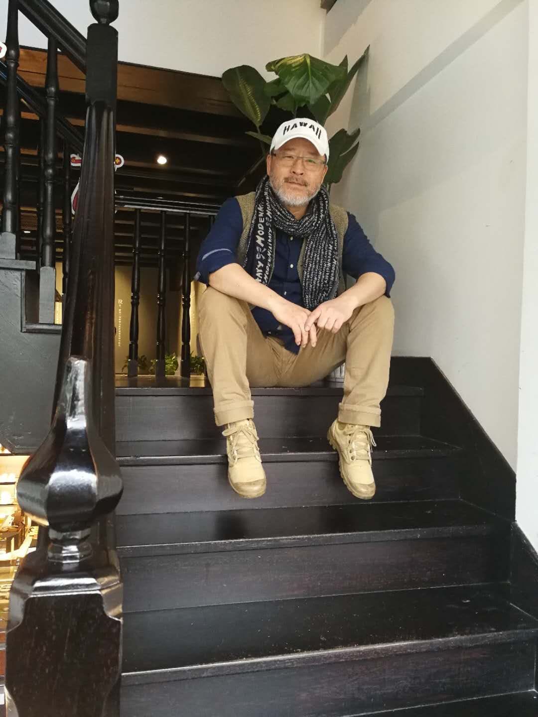 3個月淨賺1千萬！66歲老戲骨「開餐廳一夕賠光」負債上千萬　結婚7周年「遭妻疑養小三」