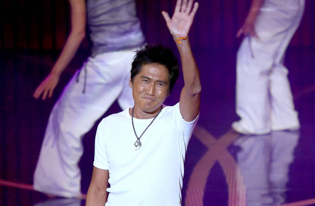 情纏王祖賢17年！63歲歌壇天王接商演「大肚腩全現形」　「唱4首天價出場費曝光」遭酸：少亮相吧