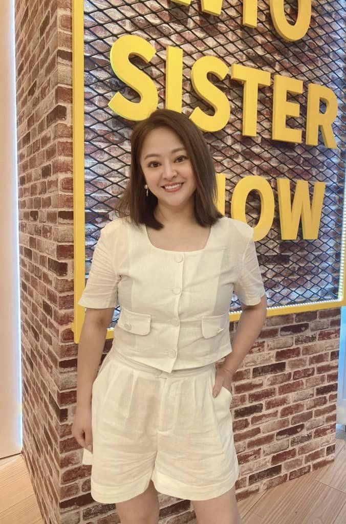 驚傳罹癌!47歲何嘉文淚認「腎功能剩70%」 錄影到一半「緊急就醫」:恐要洗腎...