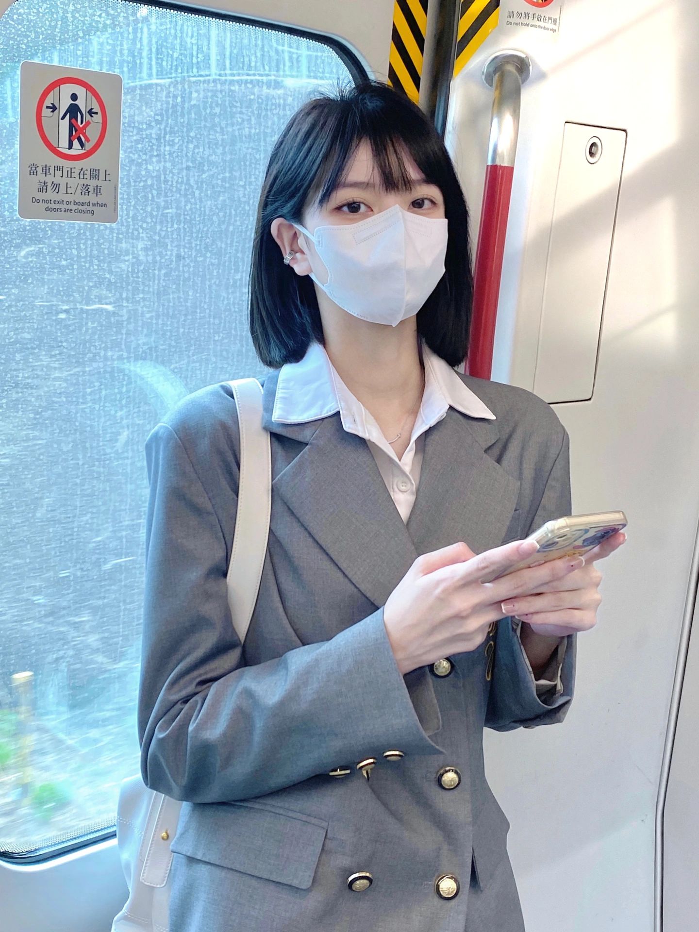 好想要搭訕！搭車遇到「短髮氣質美女」不輸雜誌模特兒　本尊「初戀系絕美臉蛋」笑容太治癒