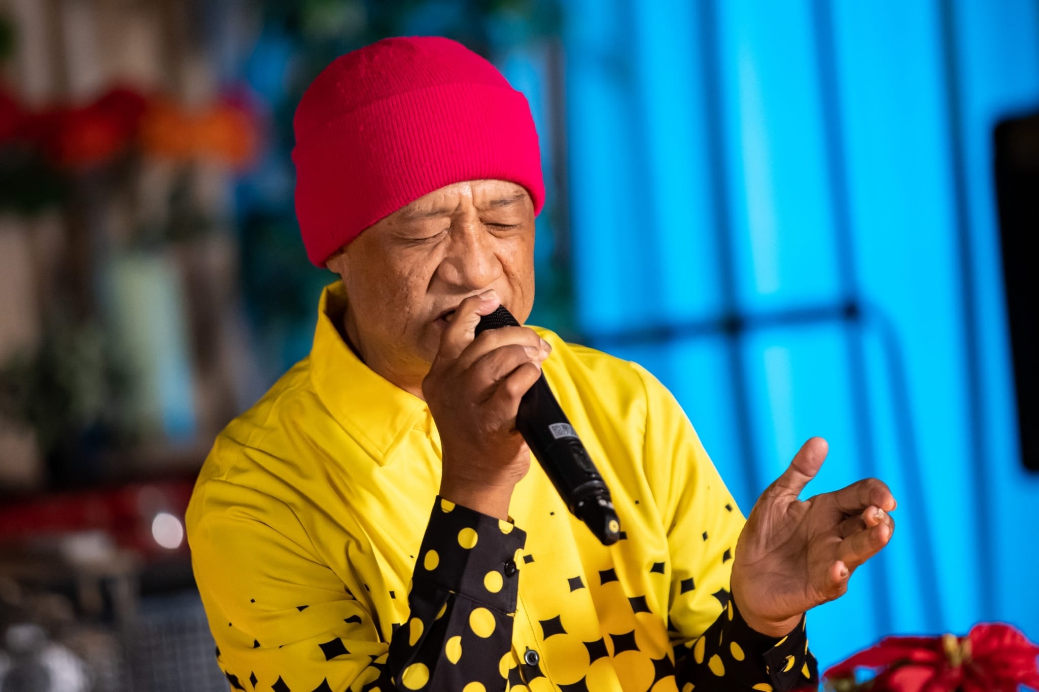 曾比費玉清還紅！卡帶歌王「昔為病母棄前程」不悔伴老走完人生路　「今64歲活成老小孩」笑鬧生活羨煞全網
