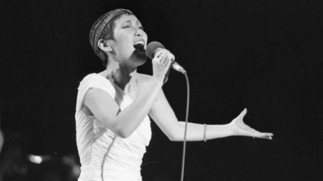 被譽為一代歌后！資深女星驚傳「食道癌身亡」　丈夫靈堂痛哭：安心的走吧