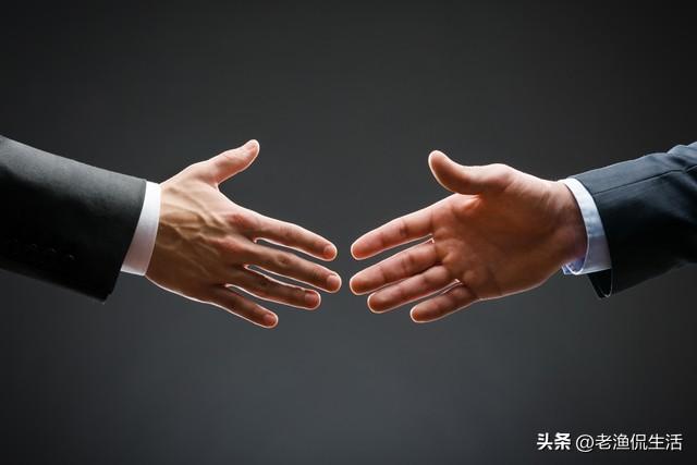 高中時很要好！老同學開餐廳「我動不動就帶同事客戶去捧場」　半年後偶然「一看櫃檯帳單」我一看怒了