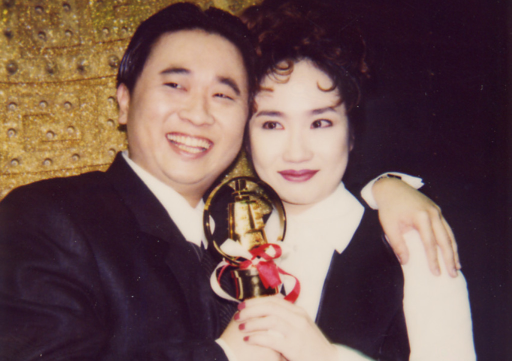 當年為愛隱退!邰智源「年年霸氣寵妻」私下面曝光 當貴婦30多年「罕同框台大學霸兒」