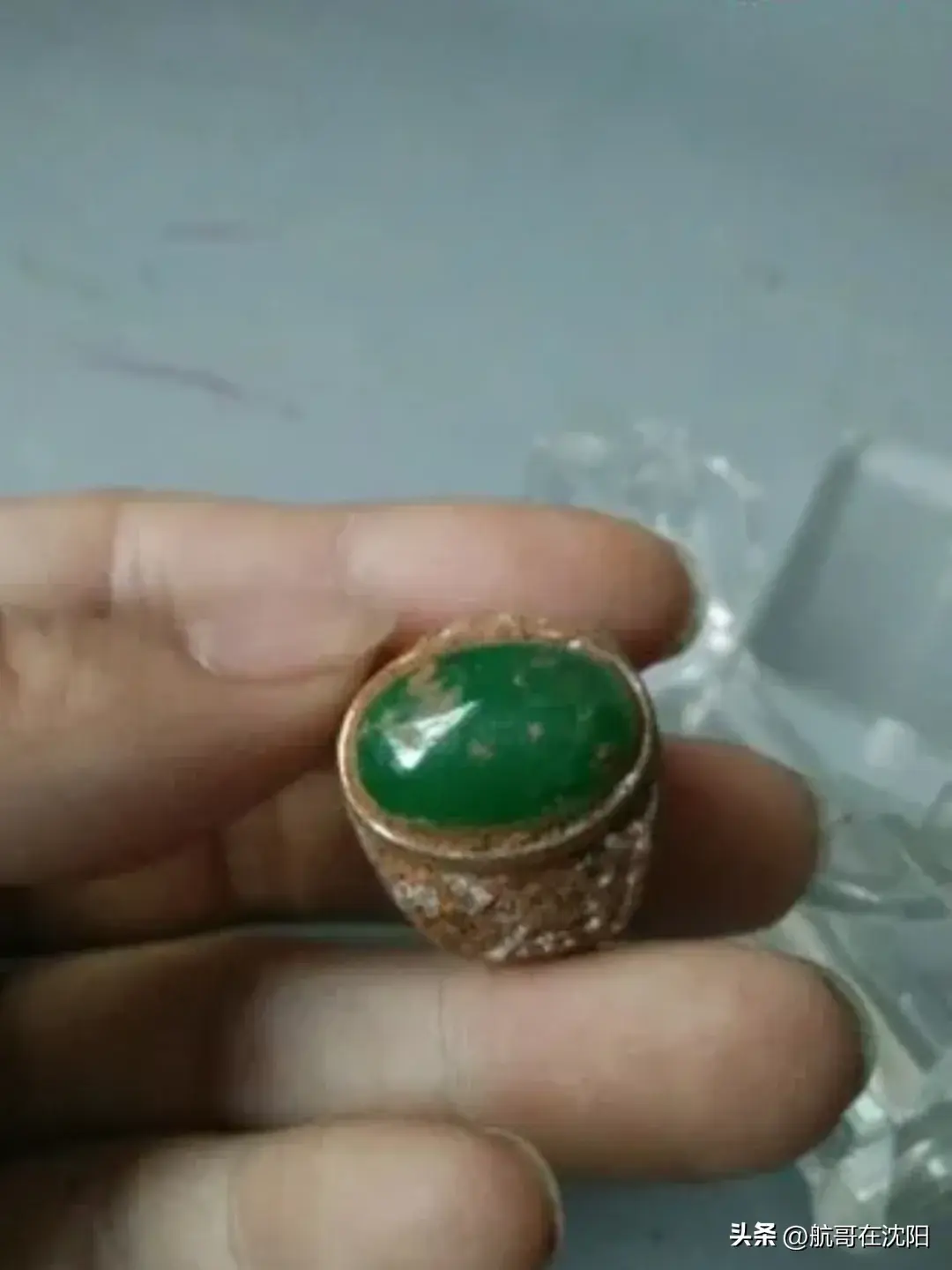 辭職回鄉照顧婆婆4年！臨終前只分給我一盆花　一個月後「清理花盆」我跪地痛哭