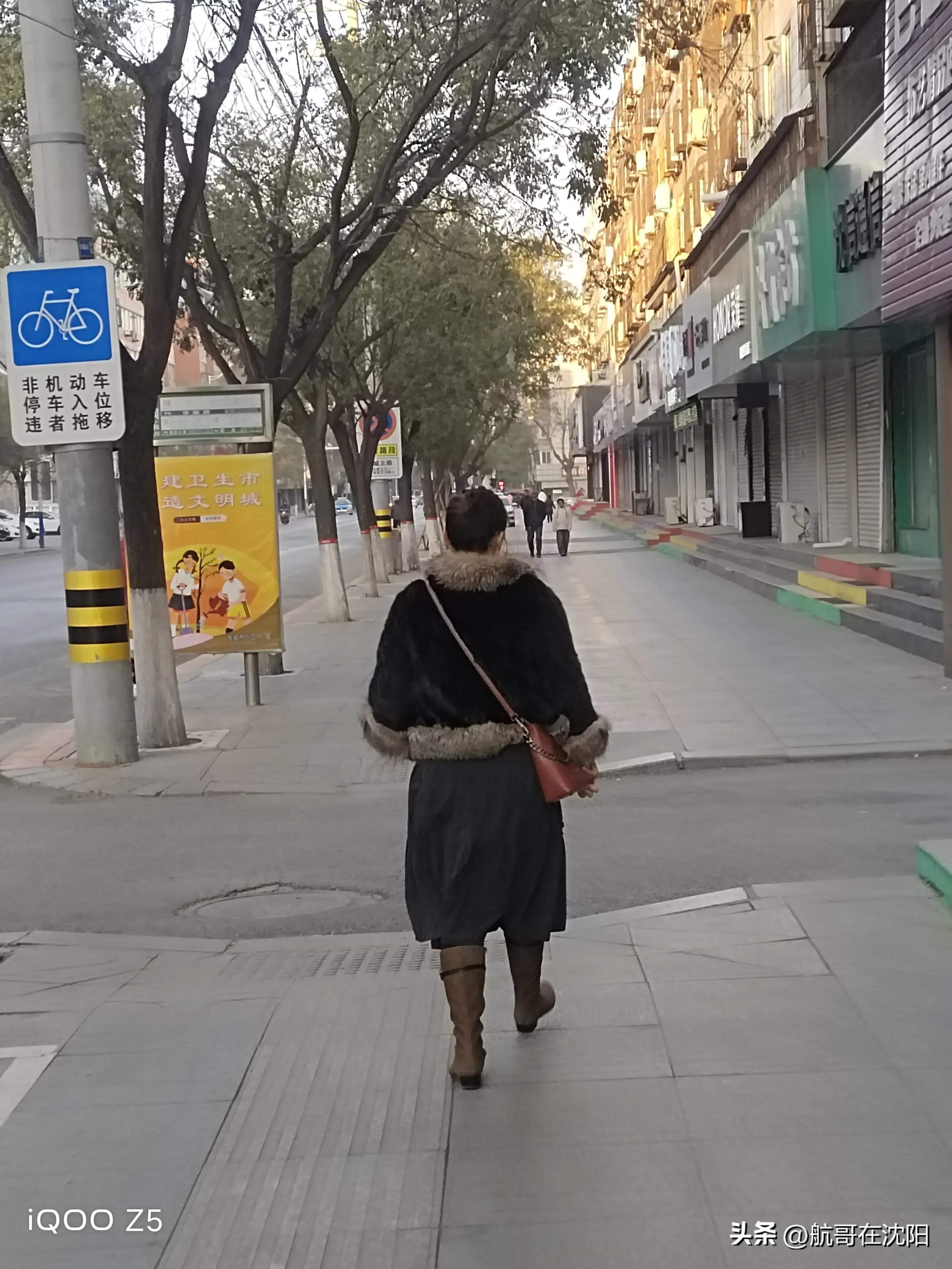 辭職回鄉照顧婆婆4年！臨終前只分給我一盆花　一個月後「清理花盆」我跪地痛哭