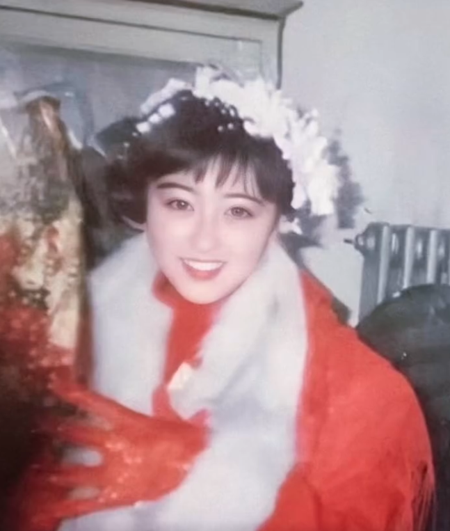 仙女的基因！她曬出「泛黃外婆老照片」五官美到不行　真實身份曝光「網友更驚訝」：太羨慕了