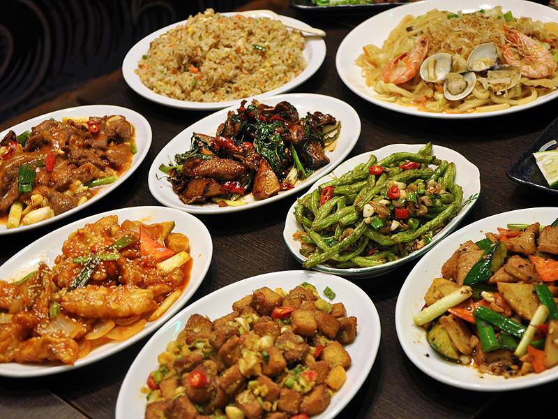 全家去姑姑店裡捧場！開心點了「19道菜＋酒水」　最後「看到帳單直接傻了」：我不知米價？