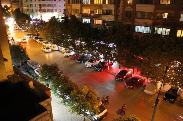 兒子長期出差！我住兒子家帶孫「意外撞見媳婦外遇了」　隔天我「煮了3道菜」挽救了兒子媳婦的婚姻