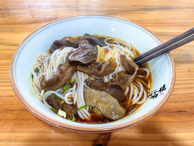 家族聚餐變調！堂姐遠嫁歸來「我豪轉2000加菜」 飯桌上「大伯一舉動」讓我憤而摔碗離席