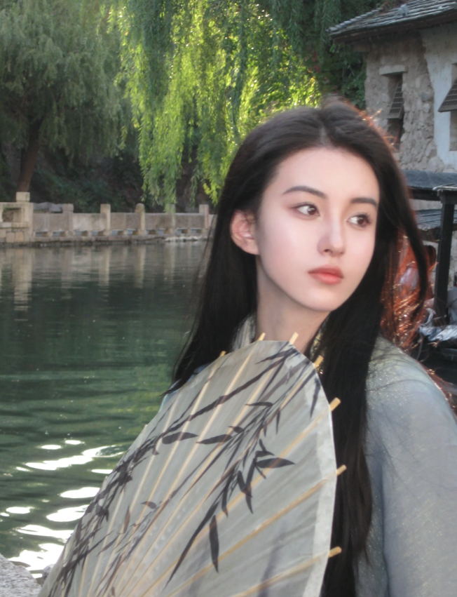 來自過去的浪漫!網路瘋傳「復古黑白老照片」韻味十足 真實身分曝光「優雅仙氣模樣」美翻