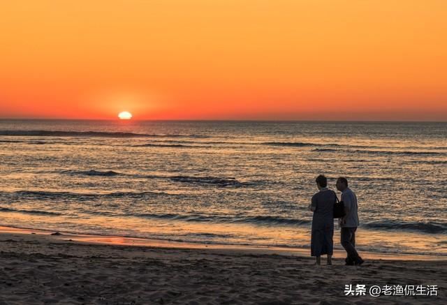 二婚遇渣男被趕出家門，公公六年前的一張卡讓我淚崩