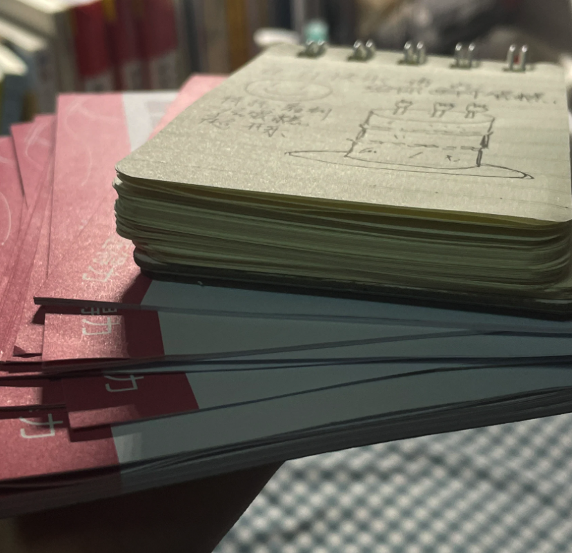 我生日請大家吃糖!她生日放紙板「請陌生人吃糖果」 回禮收到「厚厚一疊小紙條」看完感動爆哭