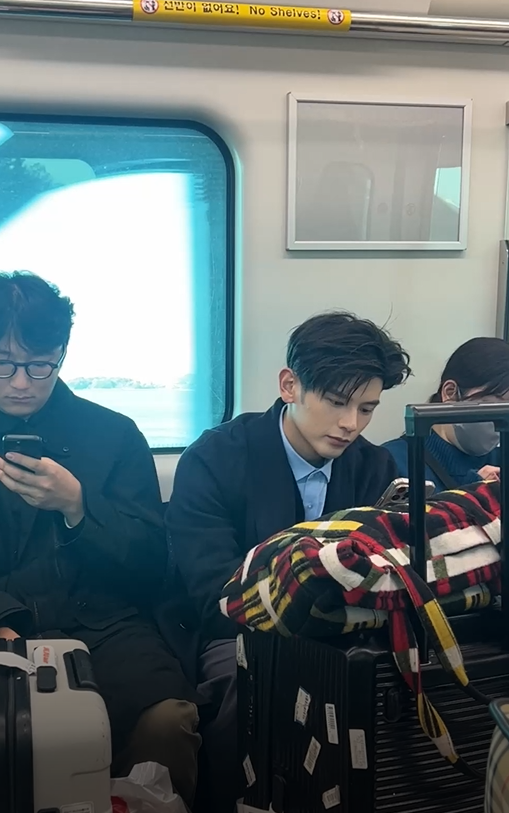 雕像般的顏值！搭車遇到「男神級天菜乘客」對眼被電到　一查才驚覺 「身分其實超大咖」秒戀愛
