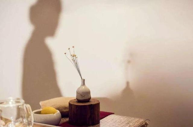 虔誠拜佛50年！好心幫住持「出錢又出力」　接連「換了三個寺廟後」領悟：再也不願給寺廟捐錢了